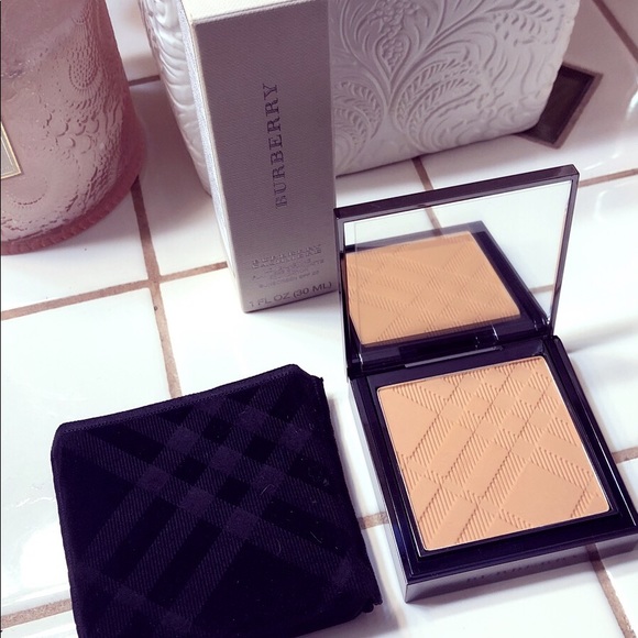 Burberry - Picture 2 of 3